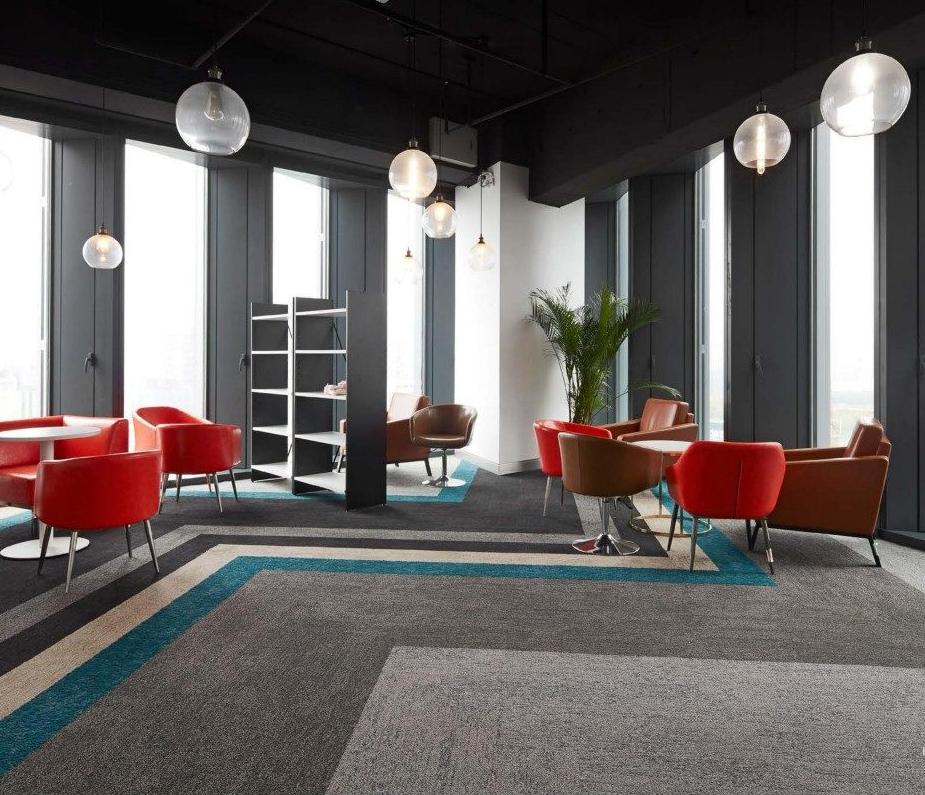 Dall'ufficio al centro commerciale: come la moquette Pinger Interweave trasforma gli spazi