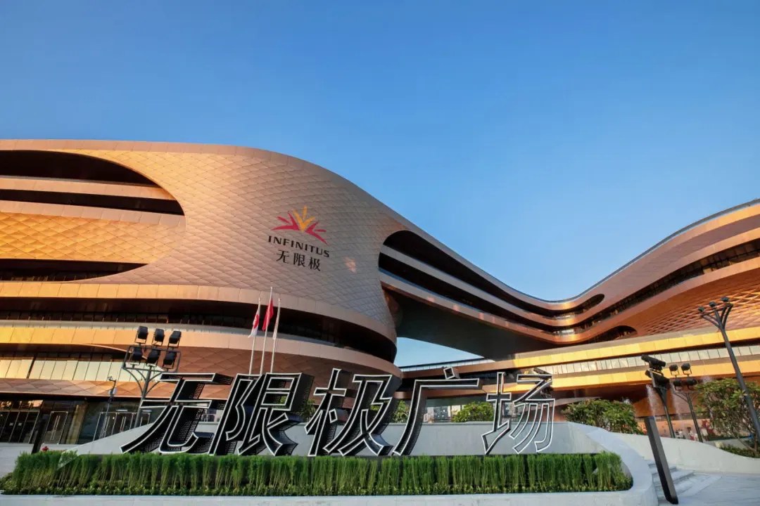 Il nuovo tour dell'ufficio di Pinger: dove i pannelli auto-sviluppati ridefiniscono gli spazi di lavoro moderni